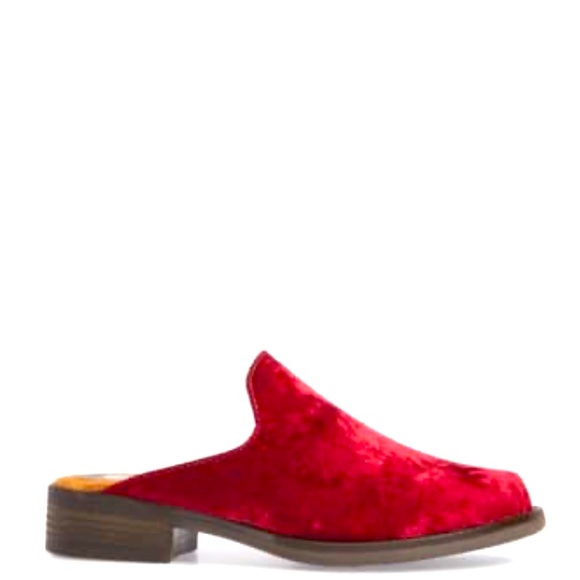 Crush Plush Red Velvet Closed Toe Comfy Mules - Picture 1 of 1
